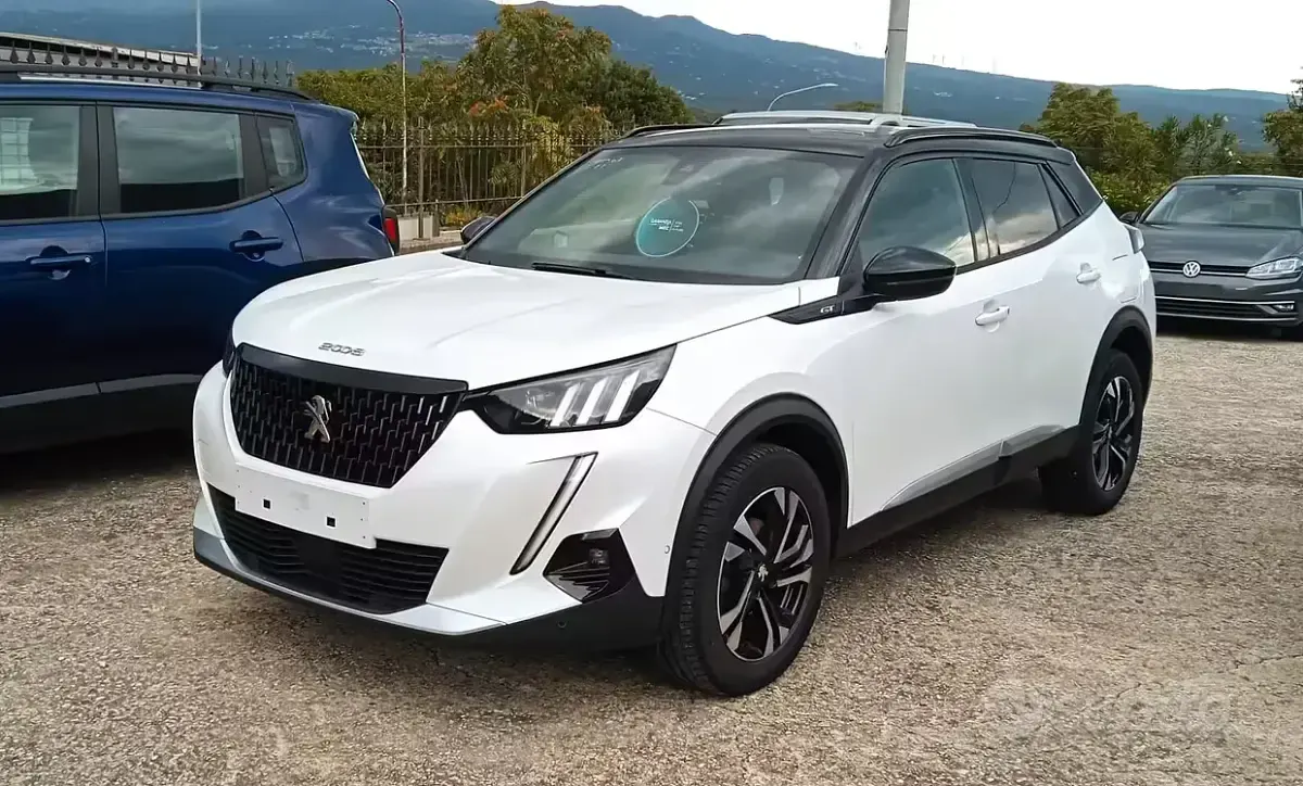Usata Peugeot 2008 GT 110 CV (80 kW) 2021 Bianco SUV