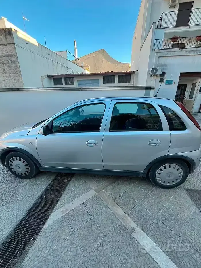 Usata Opel Corsa 69 CV (50 kW) 2004 Grigio Utilitaria