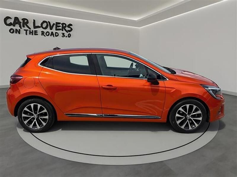 Usata Renault Clio V Techno 145 CV (106 kW) 2023 Arancione Utilitaria