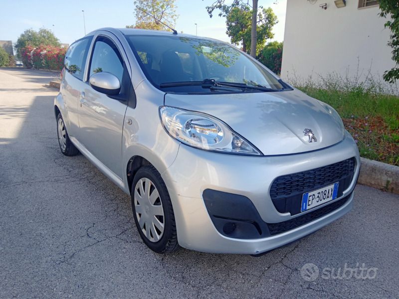 Usata 2012 Peugeot 107 Due volumi | 4600 € (Buon prezzo) - Immagine 1/4