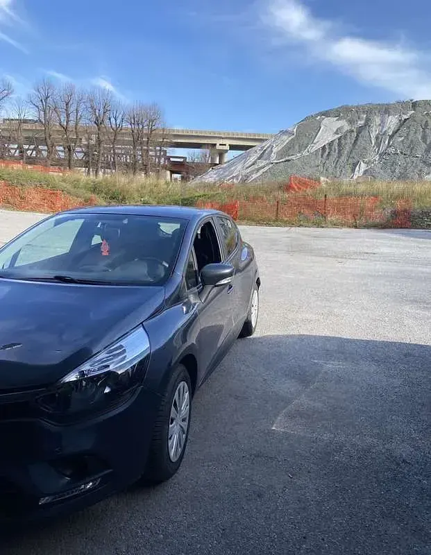 Usata Renault Clio Expression 75 CV (55 kW) 2017 Utilitaria