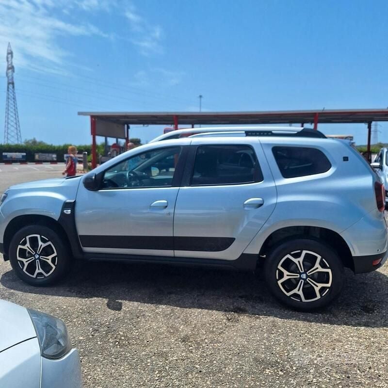 Argento Usata 2021 Dacia Duster Anniversary SUV | 14.900 € (Buon prezzo) - Immagine 1/4