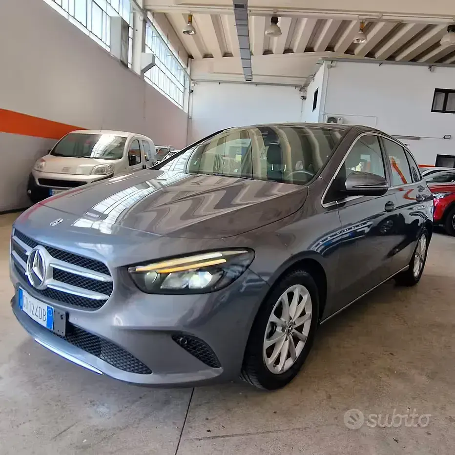 Usata Mercedes B200 Premium 163 CV (119 kW) 2020 Grigio Utilitaria