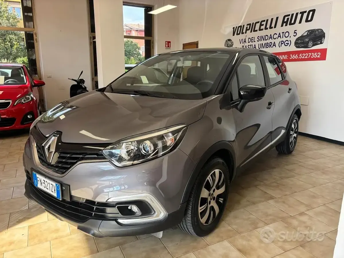 Usata Renault Captur 90 CV (66 kW) 2018 Grigio SUV
