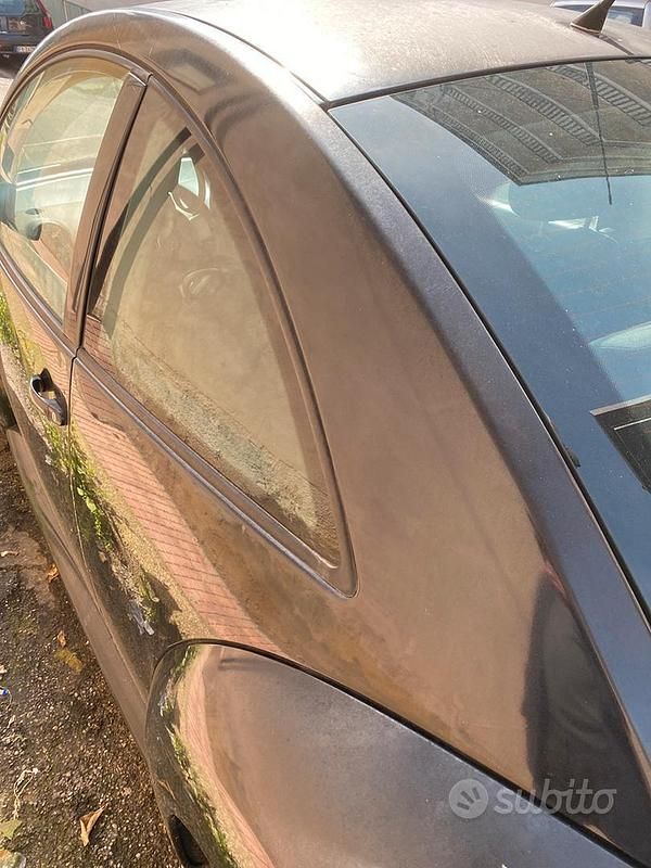 Usata VW New Beetle 105 CV (77 kW) 2007 Nero Utilitaria