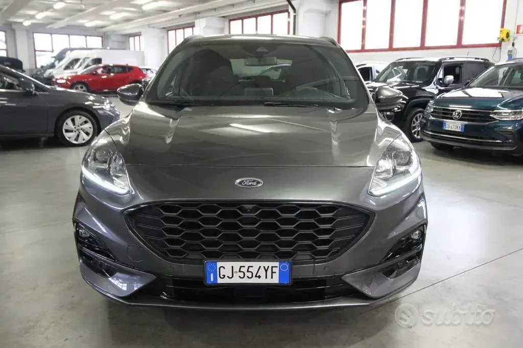 Usata Ford Kuga ST-Line 152 CV (111 kW) 2022 Grigio SUV