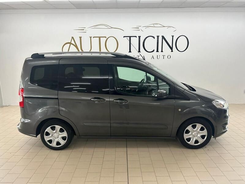 Usata Ford Tourneo Courier Titanium 75 CV (55 kW) 2016 Giallo Monovolume