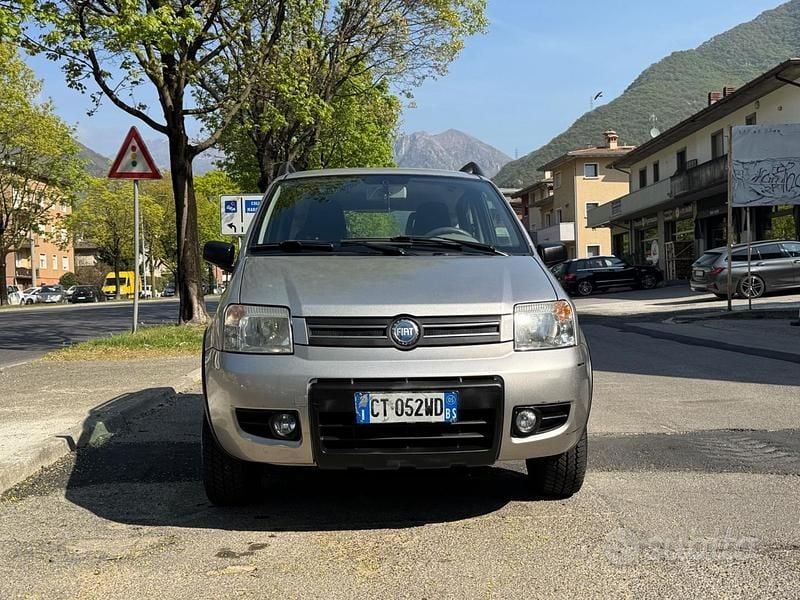 Occasion Fiat Panda 4x4 Climbing 60 ch (44 kW) 2005 Gris Citadine