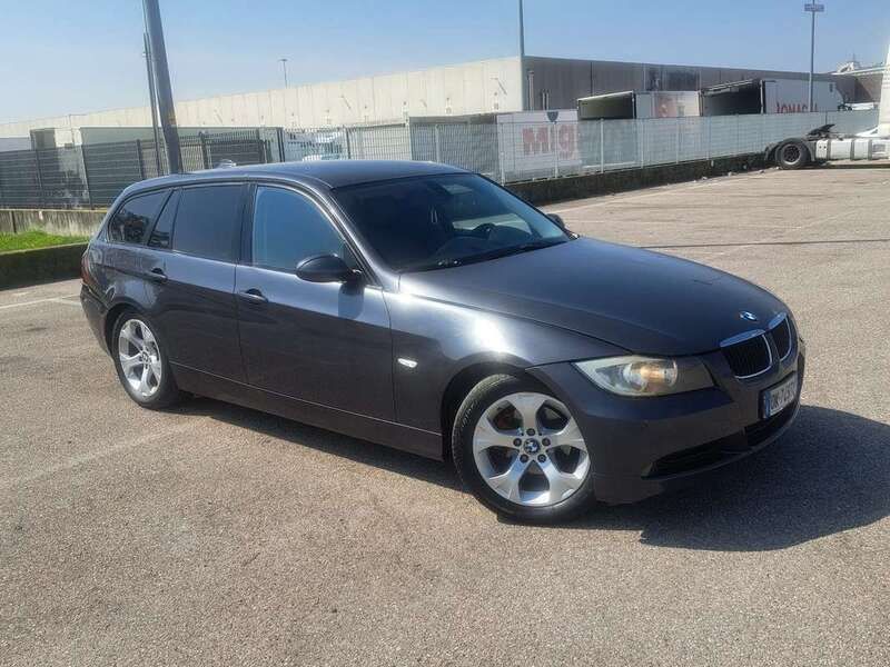 Usata 2007 BMW 320 Station wagon | 2500 € (Super prezzo) - Immagine 1/4