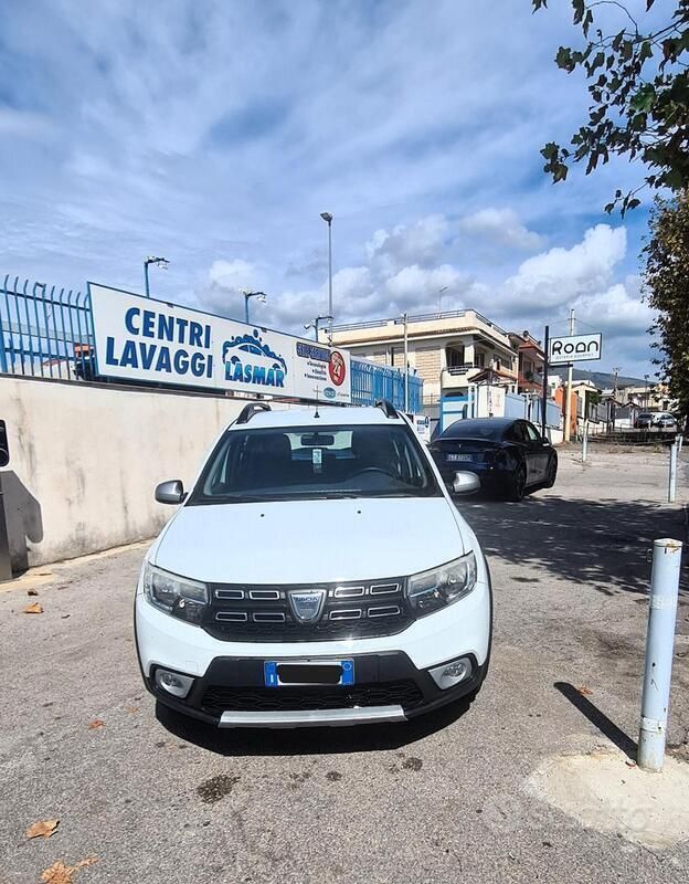 Usata 2018 Dacia Sandero Due volumi | 8999 € (Buon prezzo) - Immagine 1/4