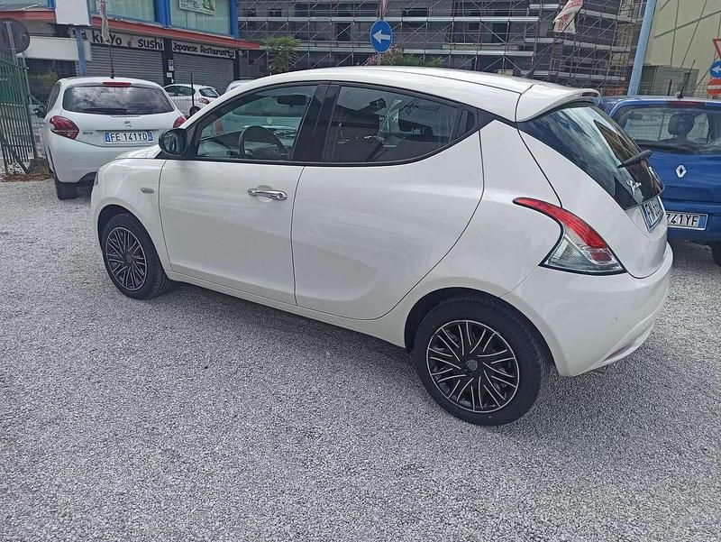 Usata Lancia Ypsilon Gold 69 CV (50 kW) 2018 Bianco Utilitaria