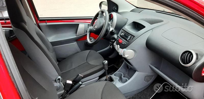 Usata Toyota Aygo 68 CV (50 kW) 2009 Rosso Utilitaria