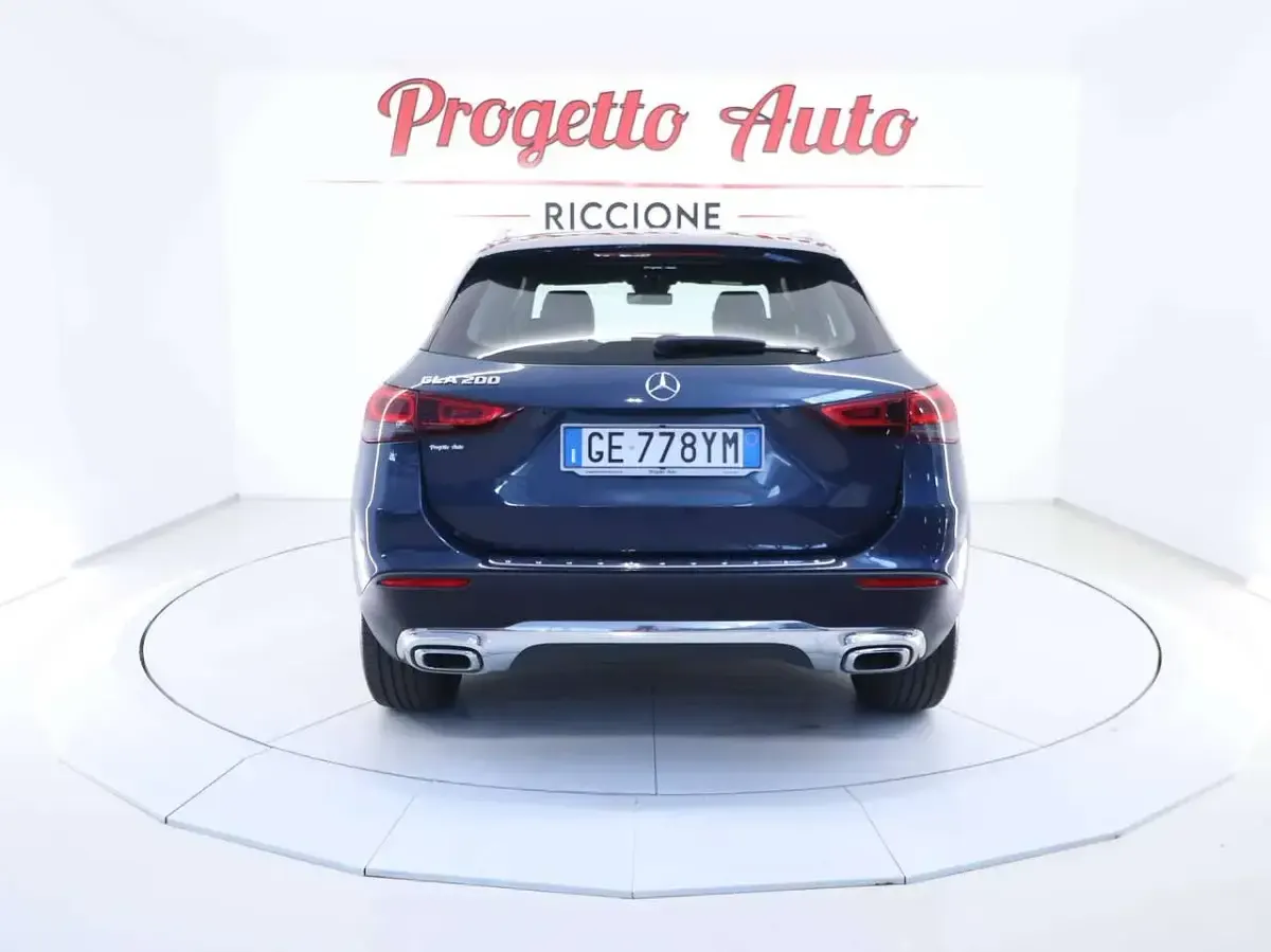 Usata Mercedes GLA200 163 CV (119 kW) 2021 Blu denim metallizzato SUV