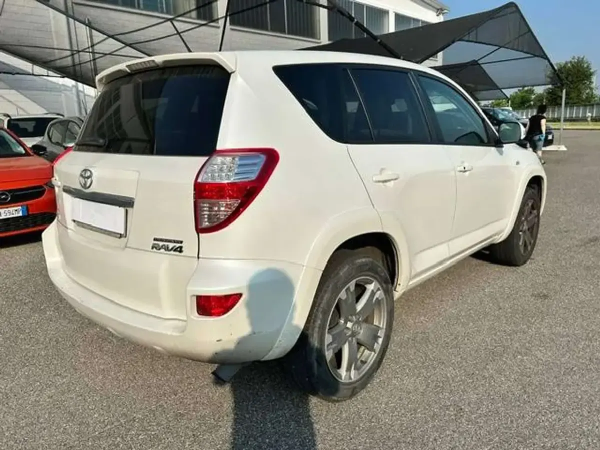 Usata Toyota RAV4 Executive 150 CV (110 kW) 2012 Bianco SUV