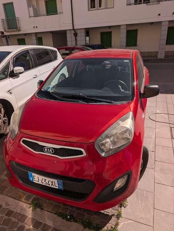 Usata Kia Picanto 69 CV (50 kW) 2011 Rosso Utilitaria