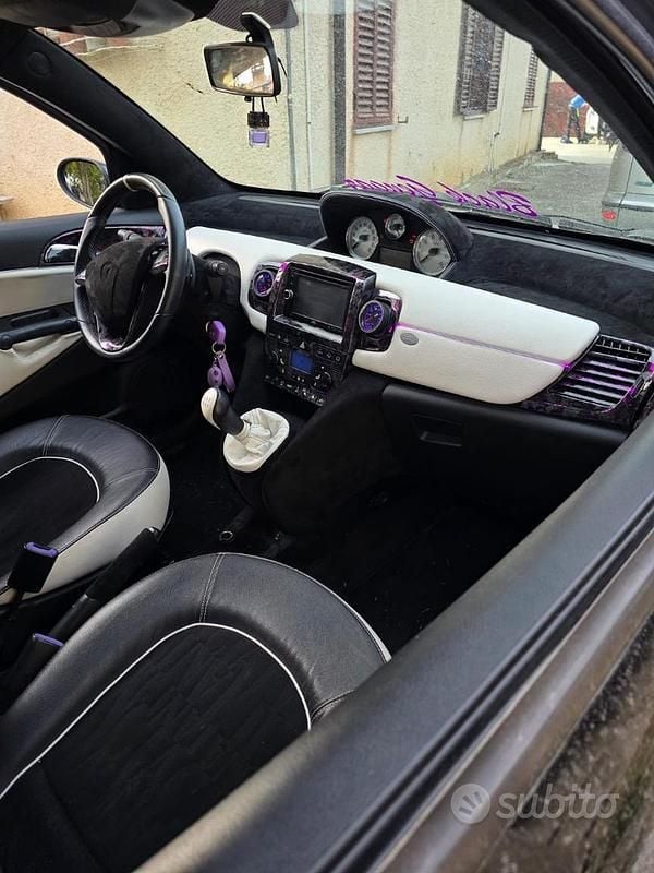 Usata Lancia Ypsilon 105 CV (77 kW) 2008 Nero Utilitaria