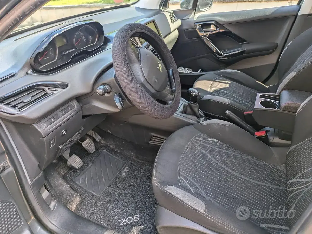 Usata Peugeot 208 95 CV (69 kW) 2014 Utilitaria