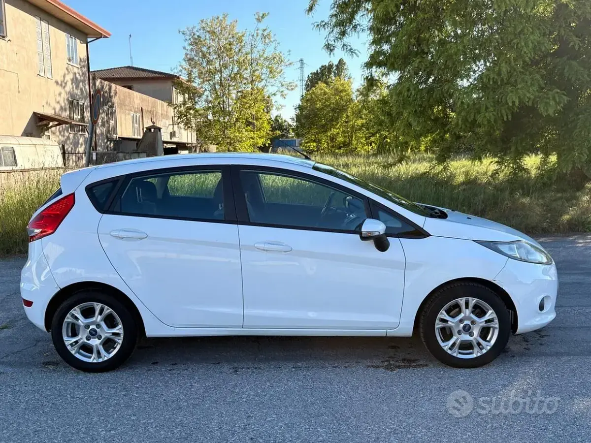 Usata Ford Fiesta Titanium 92 CV (67 kW) 2010 Bianco Berlina