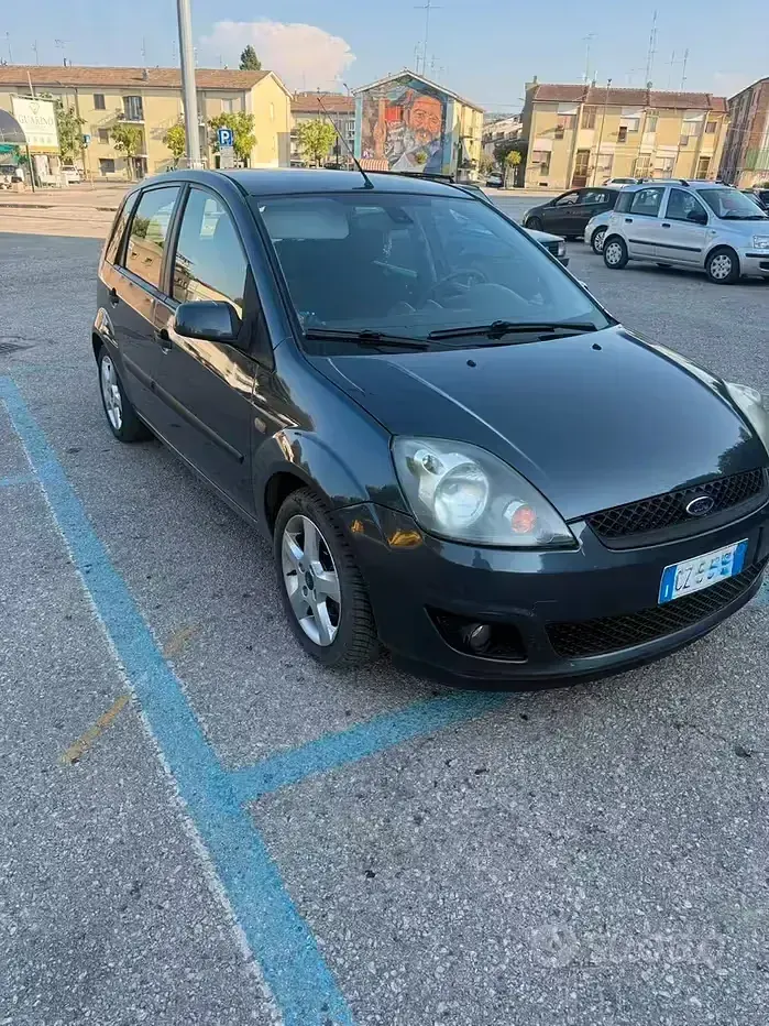 Usata Ford Fiesta 73 CV (53 kW) 2006 Utilitaria