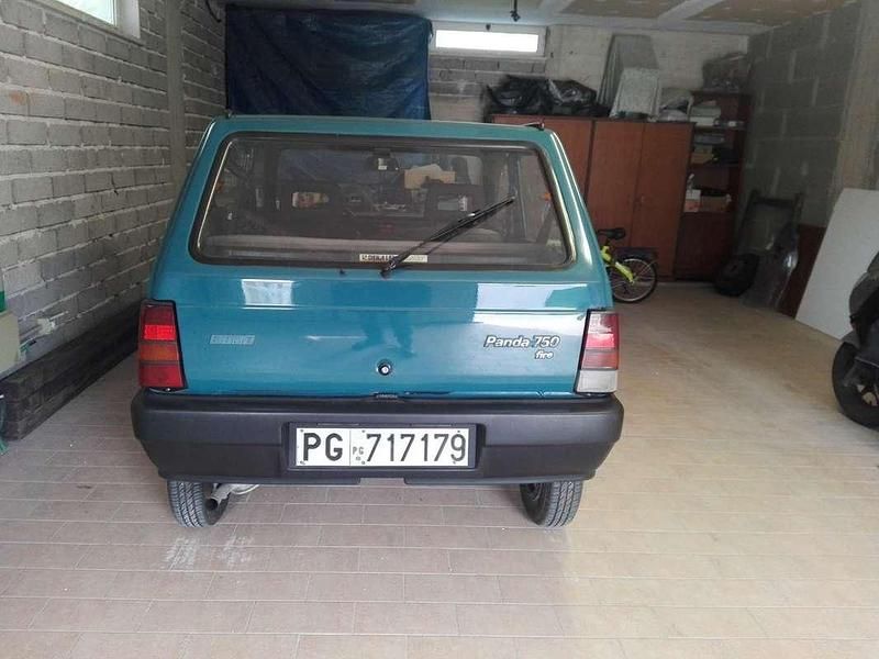 Usata Fiat 750 34 CV (25 kW) 1992 Blu/azzurro Berlina