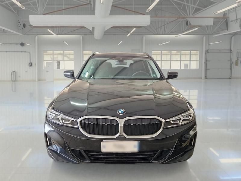 Usata BMW 320e 190 CV (139 kW) 2024 Nero Station wagon