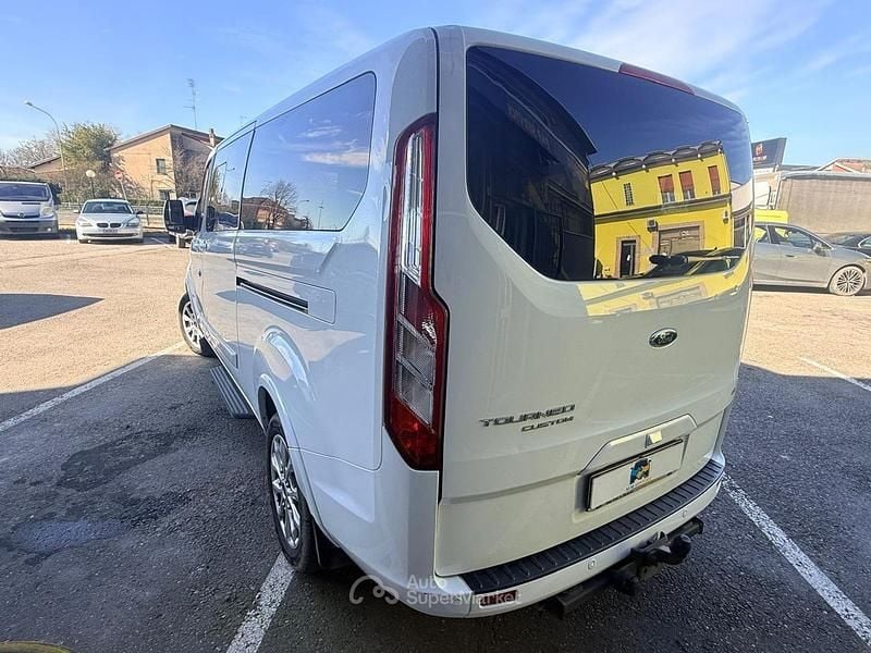 Usata Ford Tourneo 131 CV (96 kW) 2019 Bianco Monovolume
