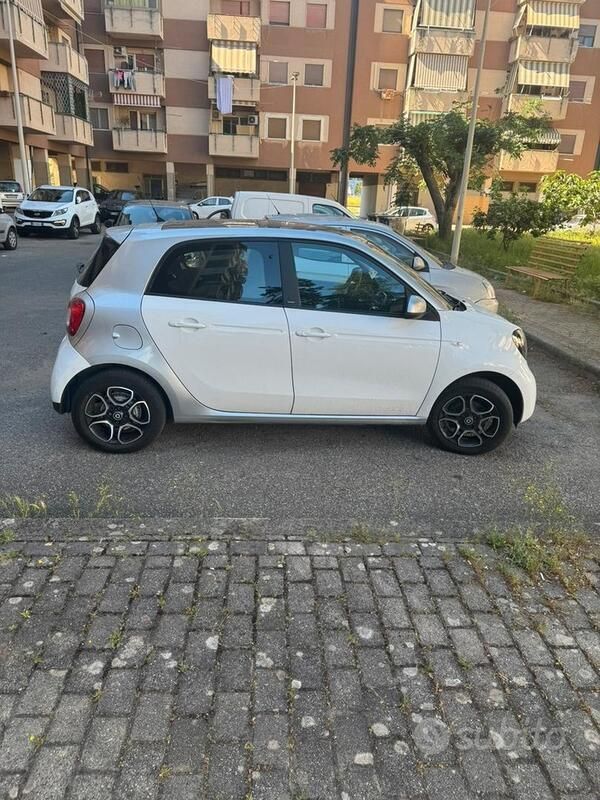 Usata Smart ForFour 71 CV (52 kW) 2017 Bianco Utilitaria