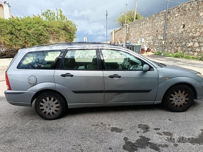 Usata Ford Focus 2004 Grigio Station wagon