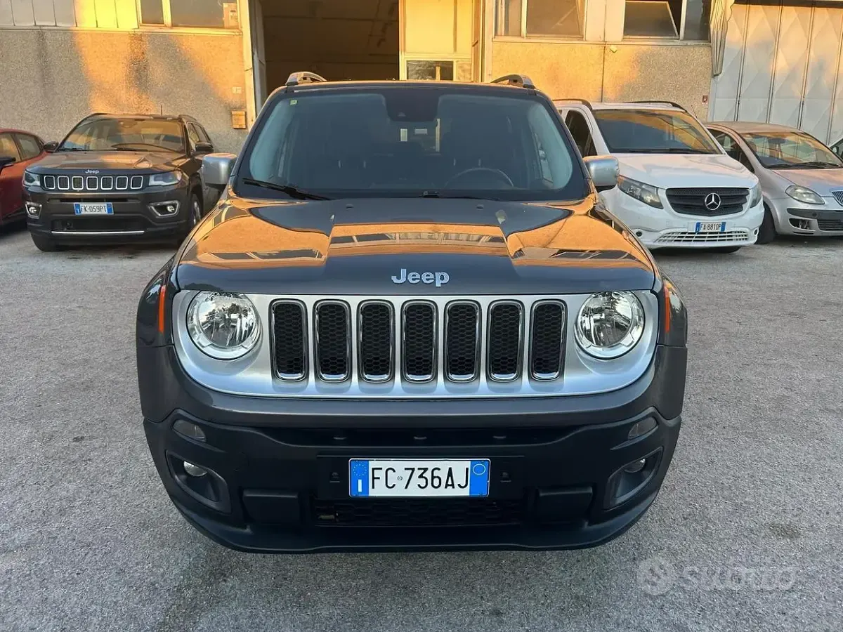 Usata Jeep Renegade Limited 140 CV (102 kW) 2016 Grigio SUV