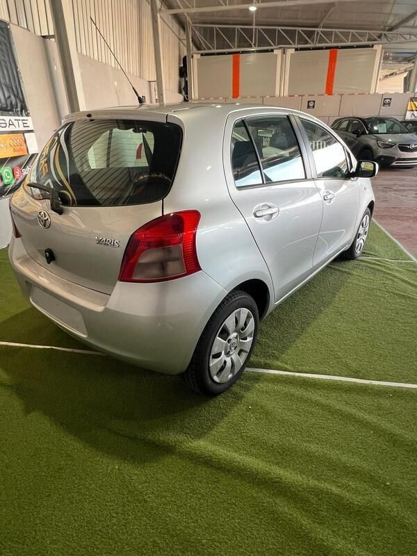 Usata Toyota Yaris 87 CV (63 kW) 2007 Grigio Berlina