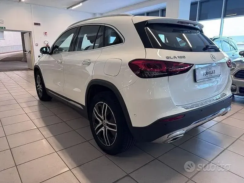 Usata Mercedes GLA180 136 CV (100 kW) 2023 Bianco SUV