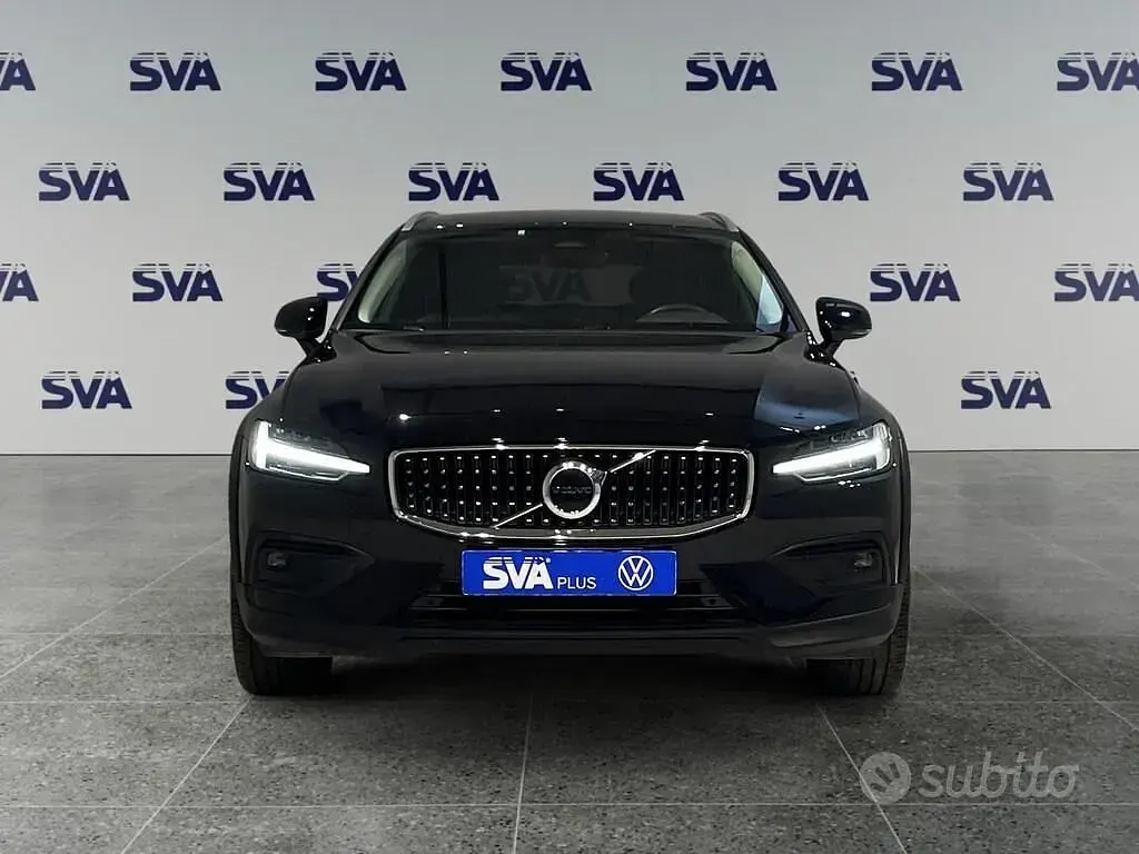 Usata Volvo V60 CC Plus 197 CV (144 kW) 2024 Nero Station wagon