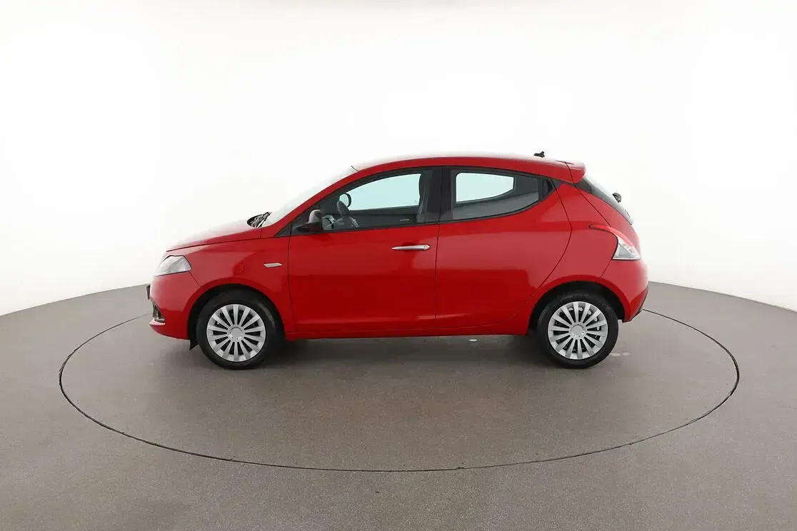 Usata Lancia Ypsilon Silver 70 CV (51 kW) 2022 Rosso Utilitaria
