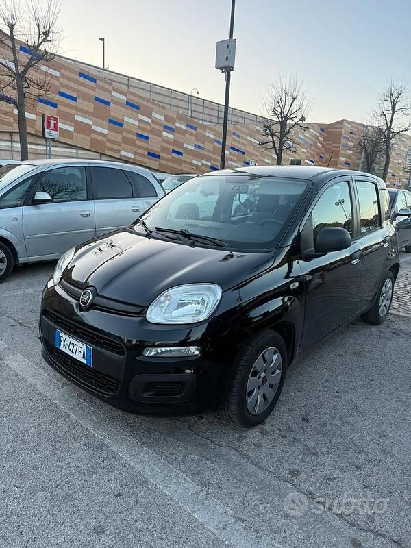 Usata Fiat Panda Lounge 69 CV (50 kW) 2017 Nero Utilitaria