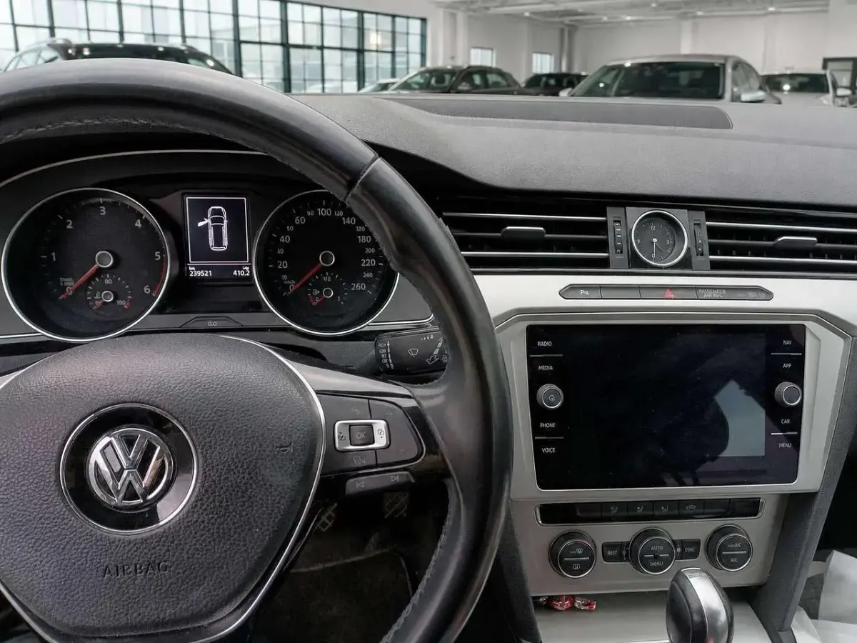 Usata VW Passat Comfortline 120 CV (88 kW) 2017 Giallo Station wagon