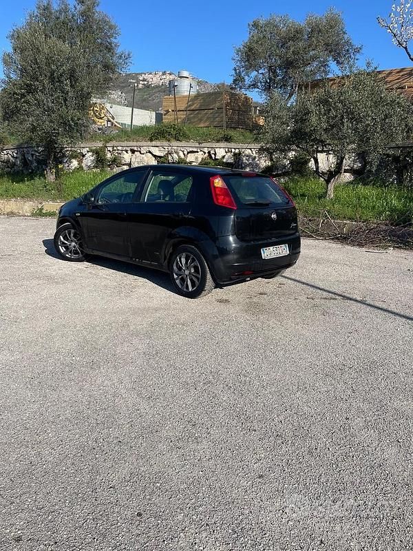 Usata Fiat Grande Punto Emotion 90 CV (66 kW) 2007 Nero Utilitaria