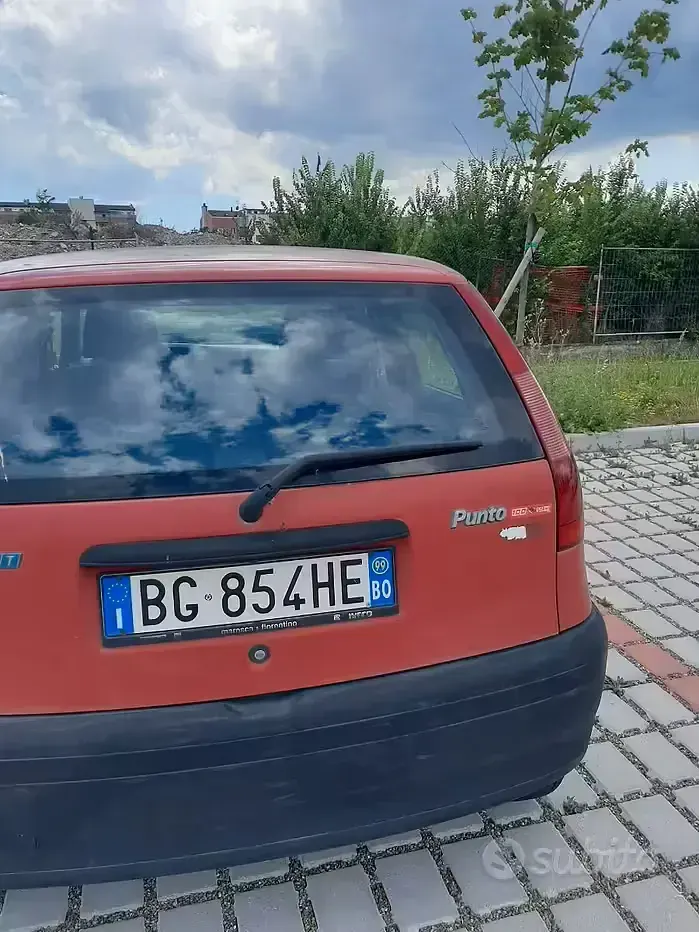 Usata Fiat Punto 60 CV (44 kW) 1999 Rosso Berlina