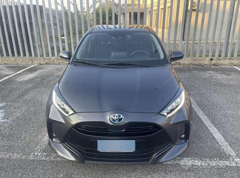 Usata Toyota Yaris Hybrid Trend 92 CV (67 kW) 2022 Berlina