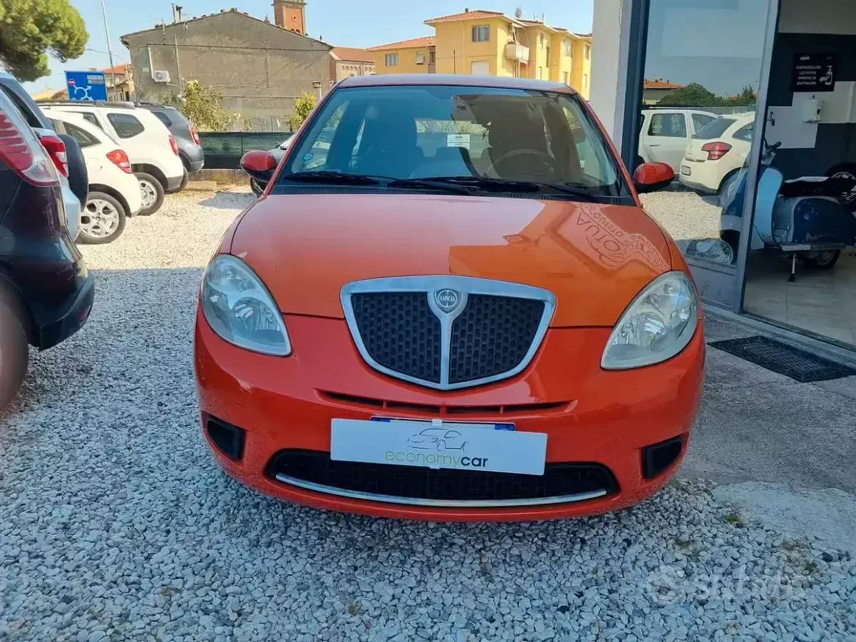 Usata Lancia Ypsilon 60 CV (44 kW) 2009 Arancione Utilitaria