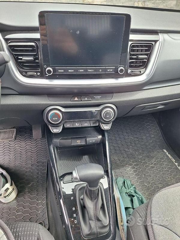 Usata Kia Stonic 100 CV (73 kW) 2023 Grigio SUV