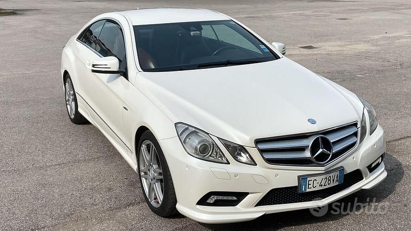 Gebraucht Mercedes E350 AMG 231 PS (169 kW) 2010 Weiß Coupé