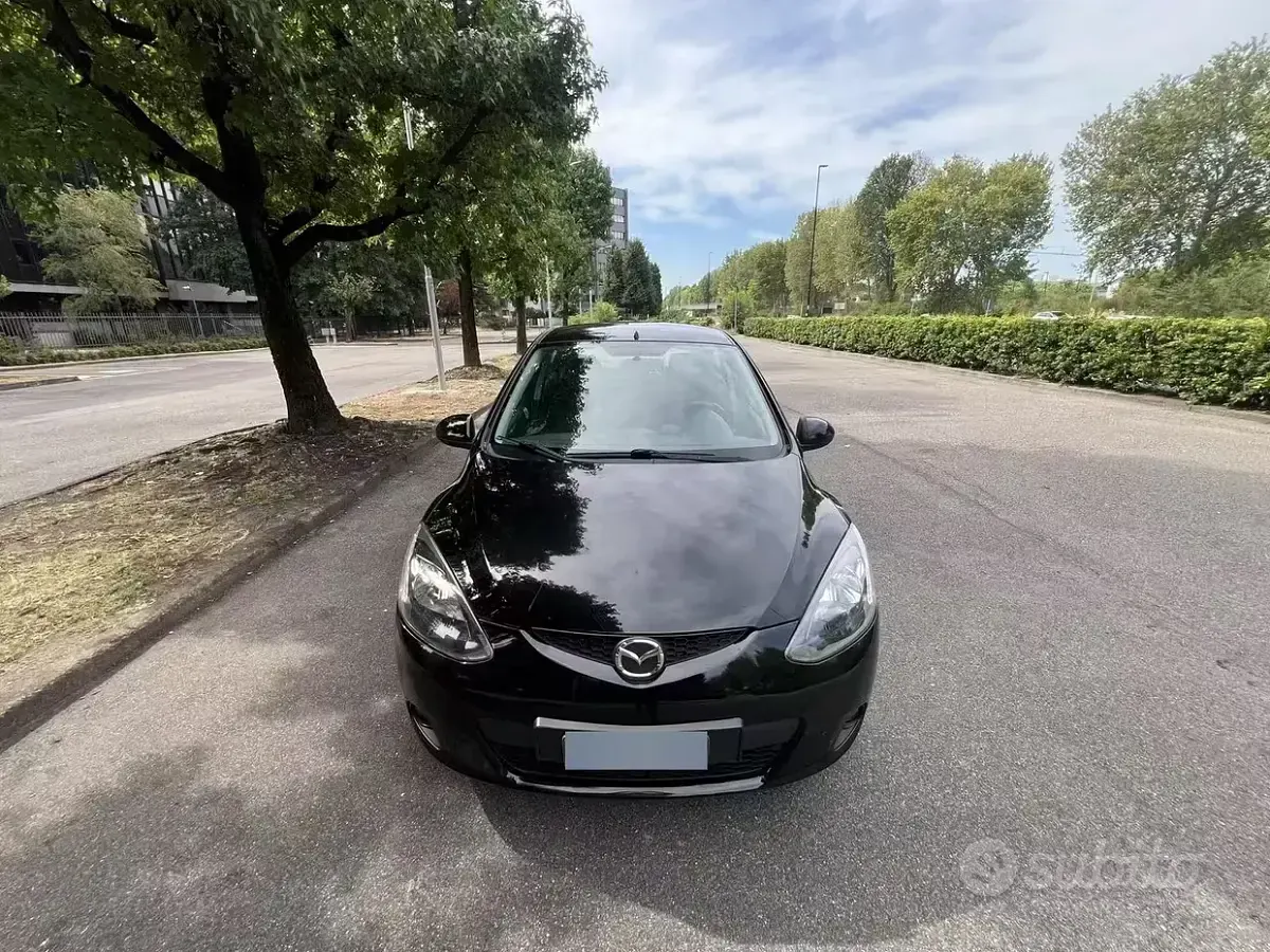 Usata Mazda 2 75 CV (55 kW) 2009 Nero Utilitaria