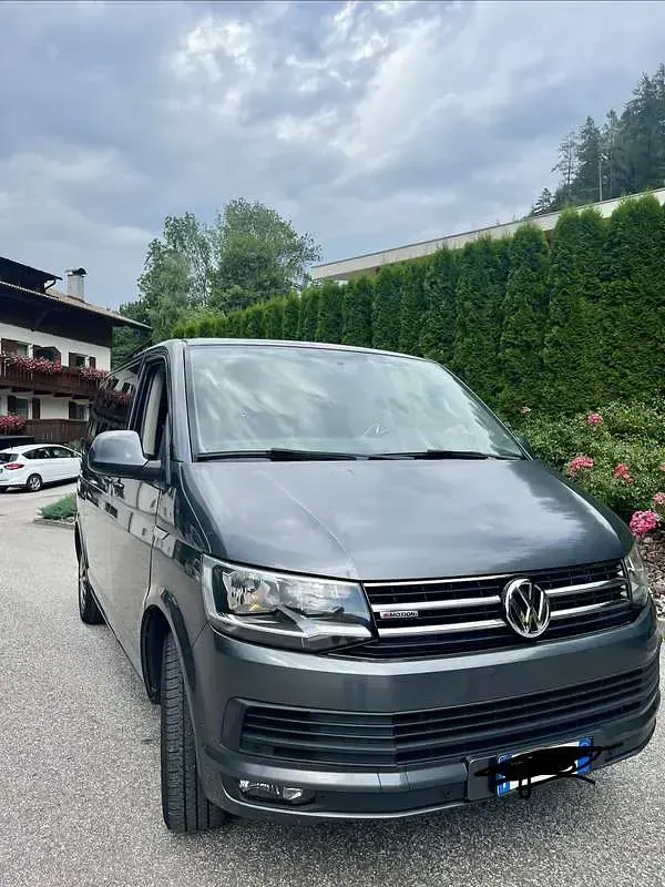 Usata VW Caravelle 150 CV (110 kW) 2016 Grigio Furgone