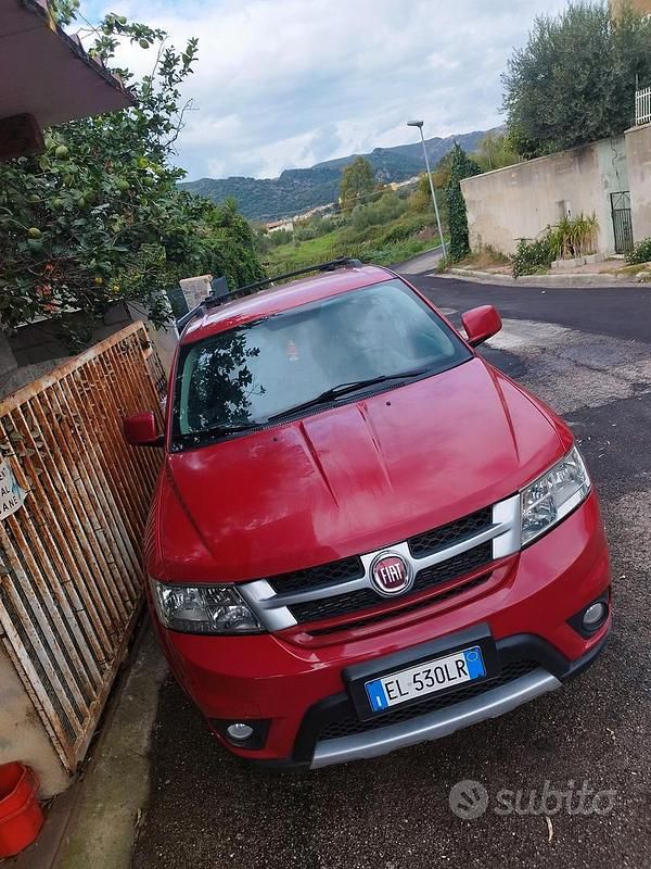 Usata Fiat Freemont 170 CV (125 kW) 2012 Rosso SUV