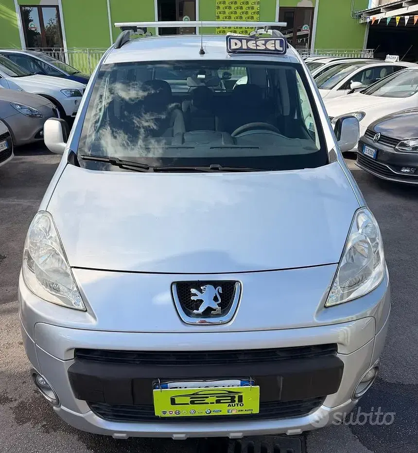 Usata Peugeot Partner Tepee Active 92 CV (67 kW) 2011 Grigio Monovolume
