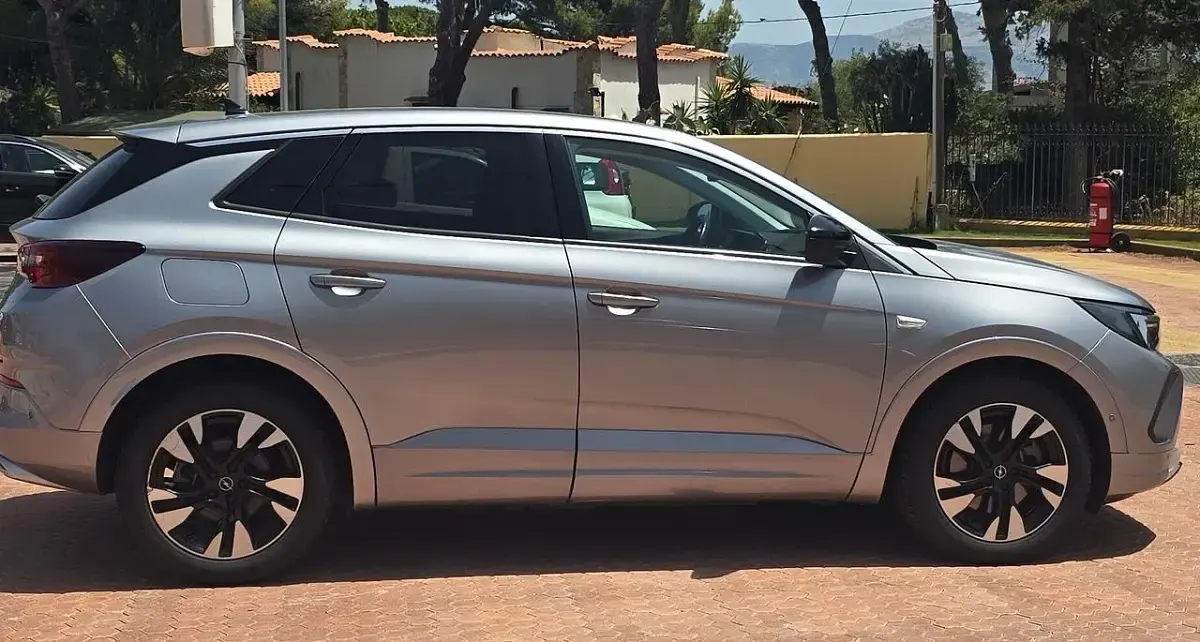 Usata Opel Grandland X Business Elegance 199 CV (146 kW) 2023 Grigio SUV