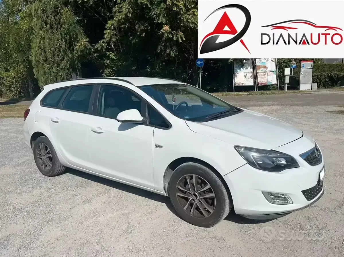 Usata Opel Astra Cosmo 165 CV (121 kW) 2012 Bianco Station wagon