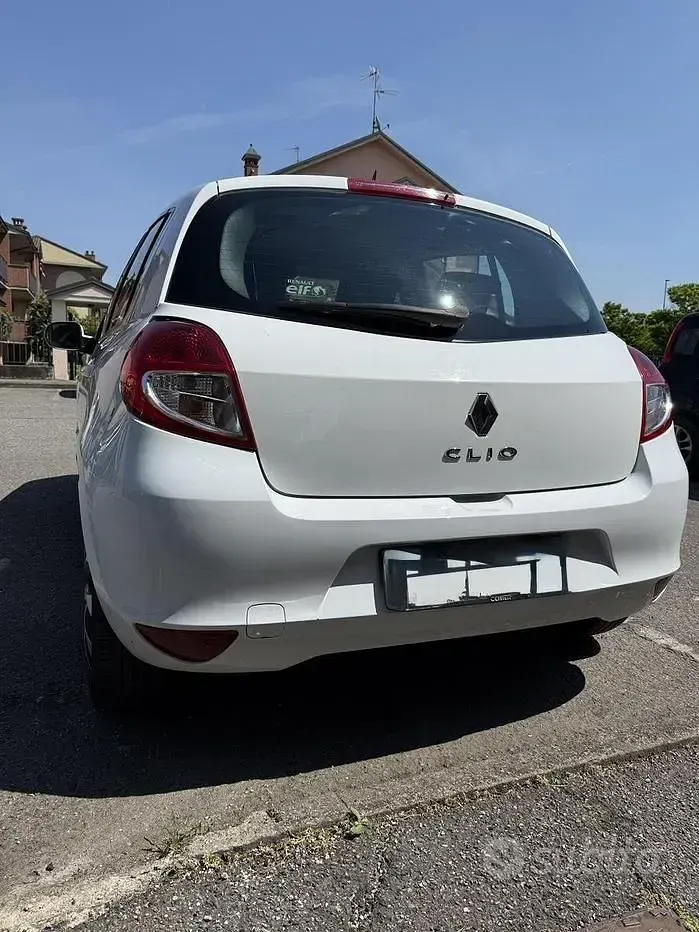 Usata Renault Clio III 75 CV (55 kW) 2012 Bianco Utilitaria