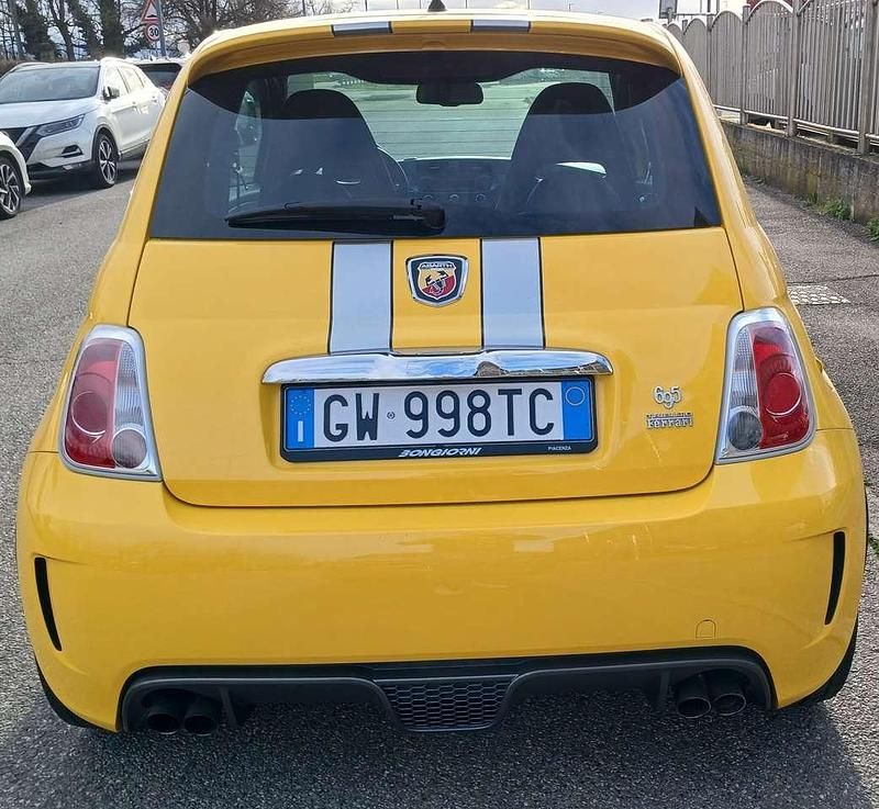 Usata Abarth 695 179 CV (131 kW) 2012 Pastello Utilitaria