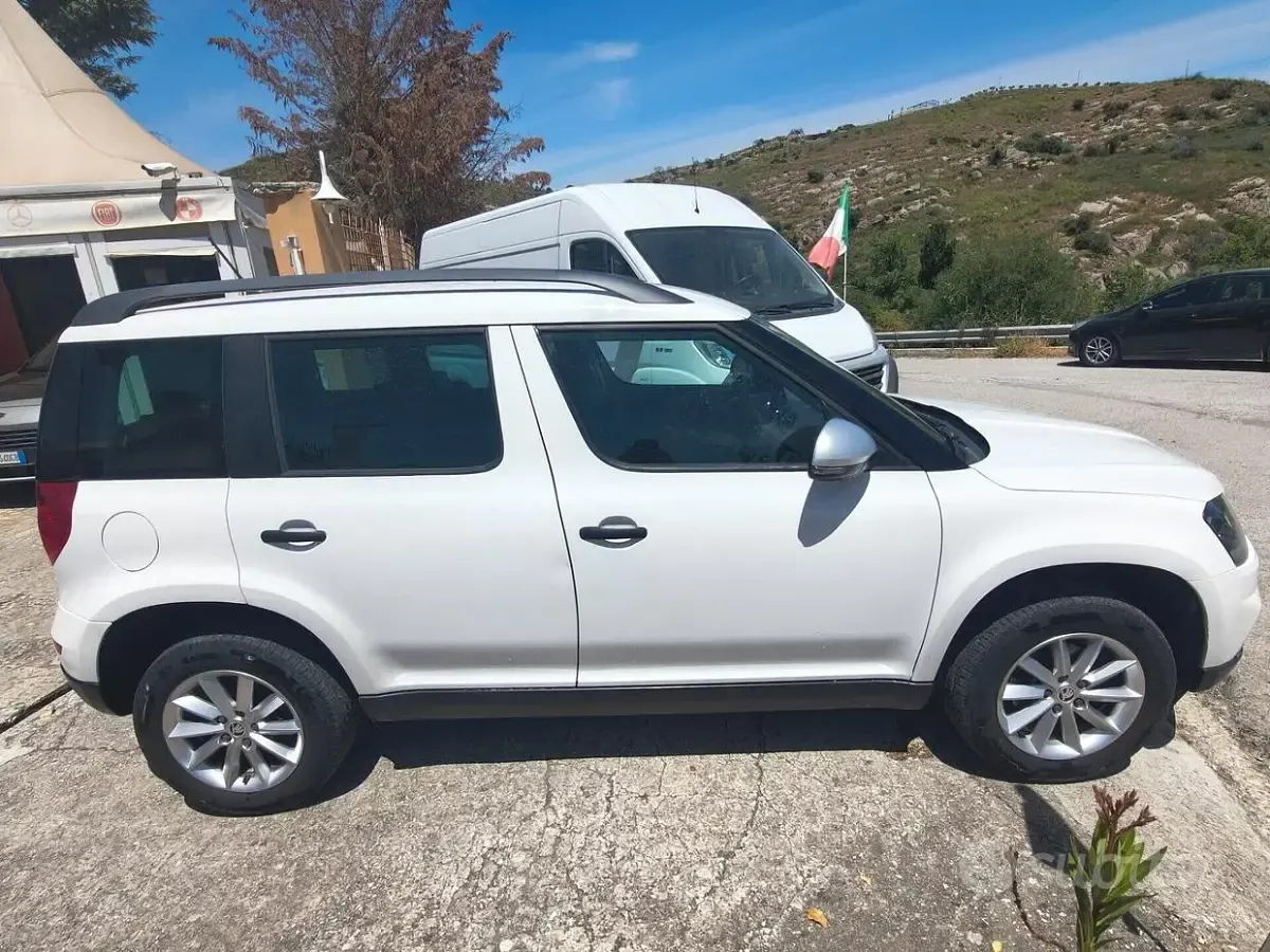 Usata Skoda Yeti 110 CV (80 kW) 2015 Bianco SUV